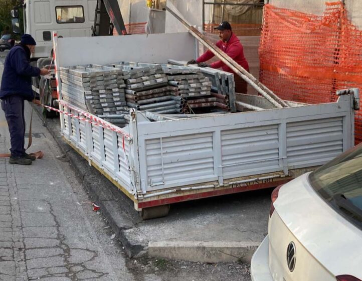 f5d5bf9e-8d79-42a6-add6-2b25ef72ef27